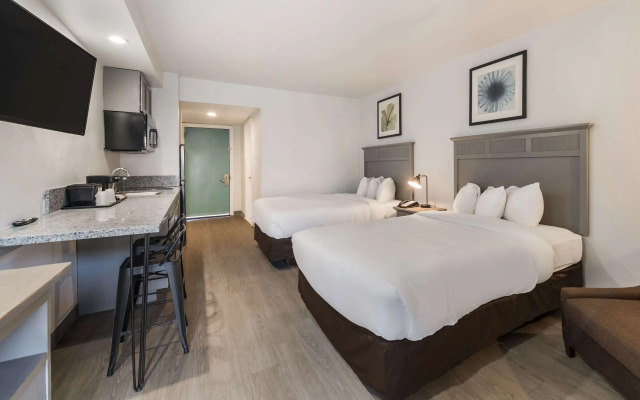 Suburban Studios Williamsburg Central