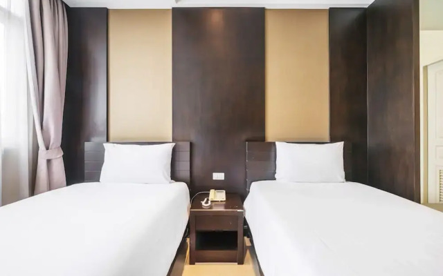 The Lavish Residence by Favstay