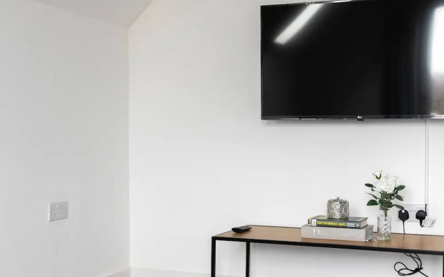 Skyvillion -vineyard Court- Enfield 1bed With Balcony