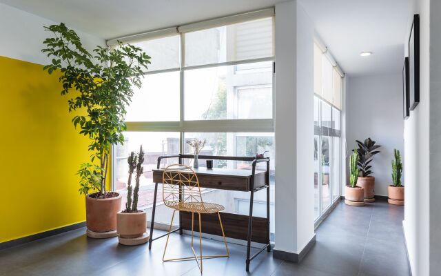 Bright 2BR Condesa Apartment With Balcony