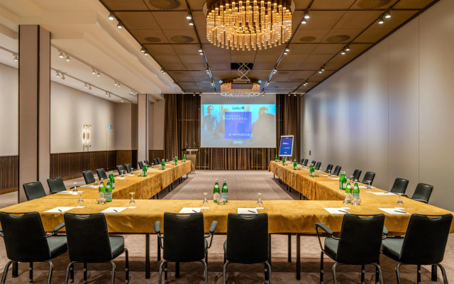 Radisson Blu Senator Hotel