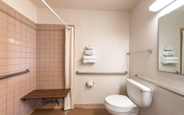 Super 8 By Wyndham Waco University Area