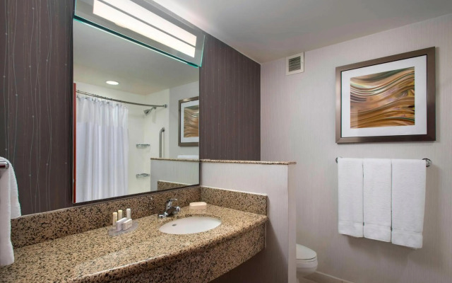 Courtyard by Marriott Republic Aprt Long Island/Farmingdale