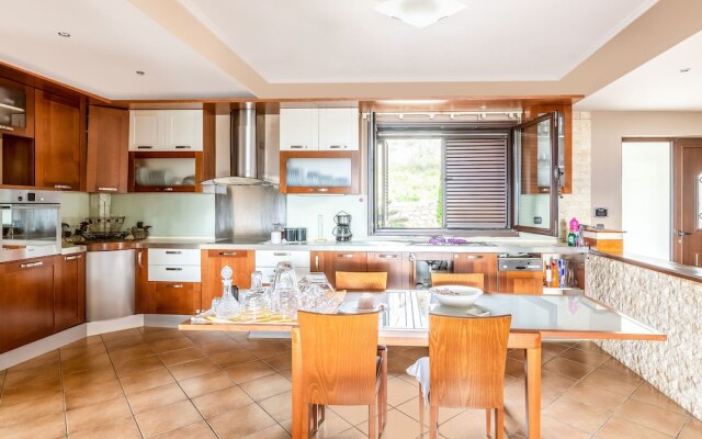 Graceful Villa in Raches Fthiotidos With Patio