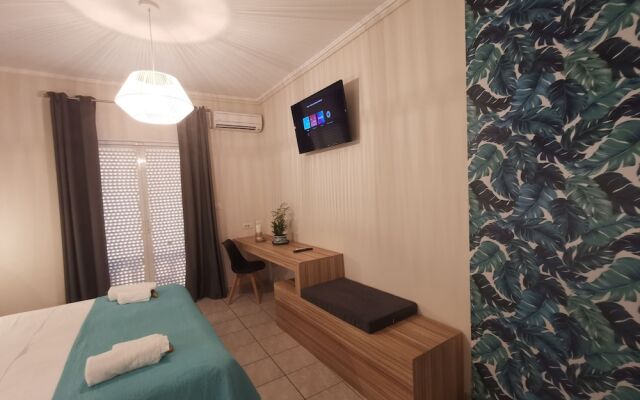 Casa Del Mar Suites & Apartments