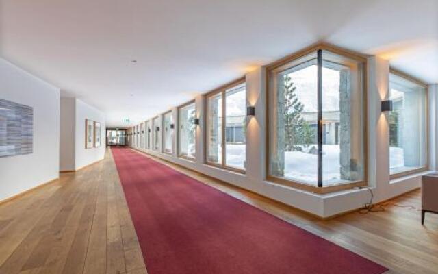 Edelweiss Mountain Suites 04-01