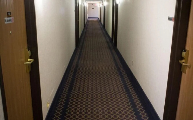 Regency Inn and Suites, Anoka