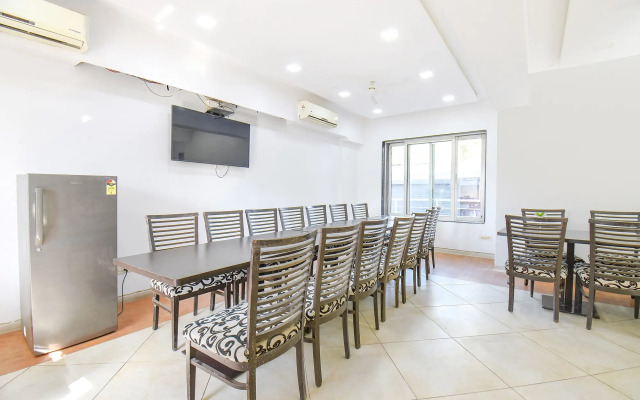 Fabhotel Shree Sai Residency