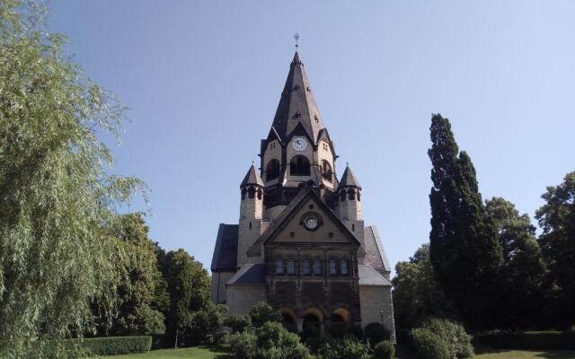 Arthur Albert Apartment