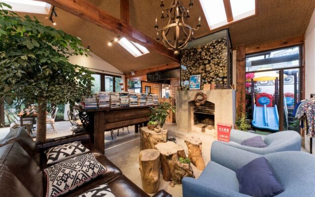 Zizai Garden Traveling with Hotel