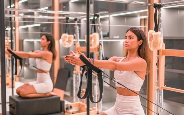 The Norm Collection Door'a