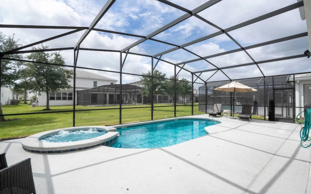 Spacious 6-bedroom Retreat Near Disney Parks