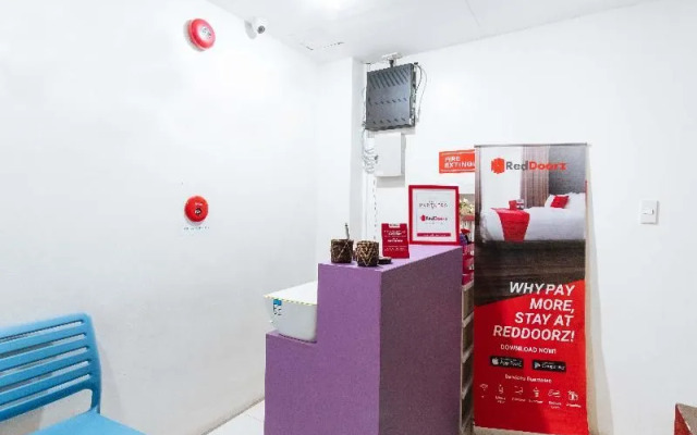 RedDoorz Plus near Robinsons Place Manila