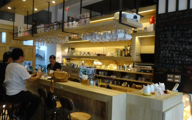 Meow G Cafe Hostel