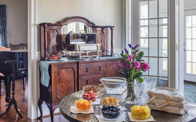 Stone Mountain Manor