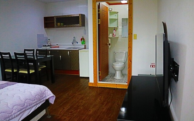 Danyang Mountain Pension