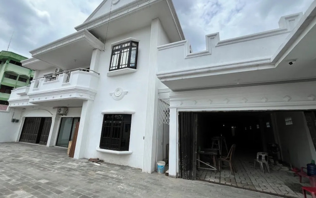 OYO 94579 Sm Raja Guest House