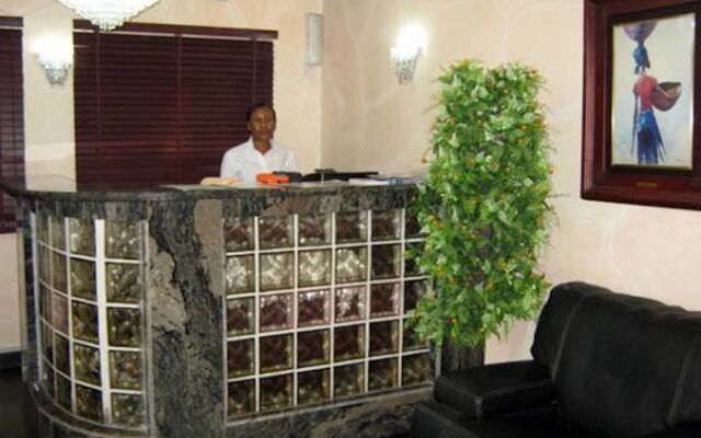 Hymax Grace Hotel and Suites