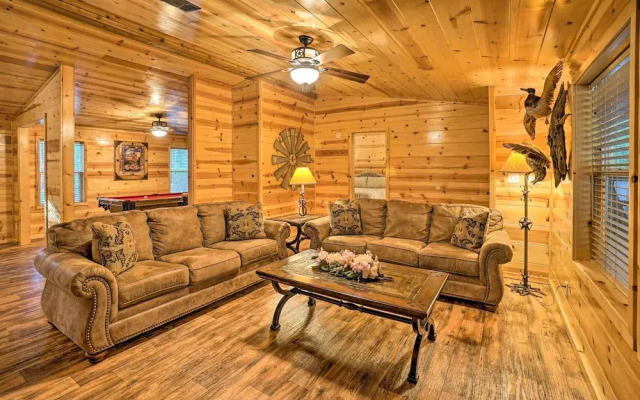 Broken Bow Oasis: Hot Tub, Fire Pit & Patio