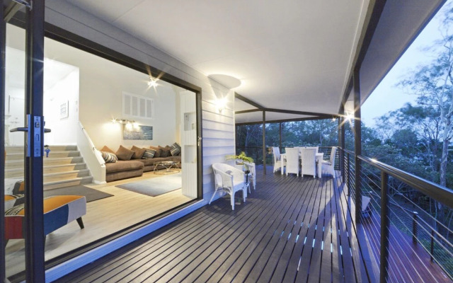 Crusoe's Beach House Ocean Views