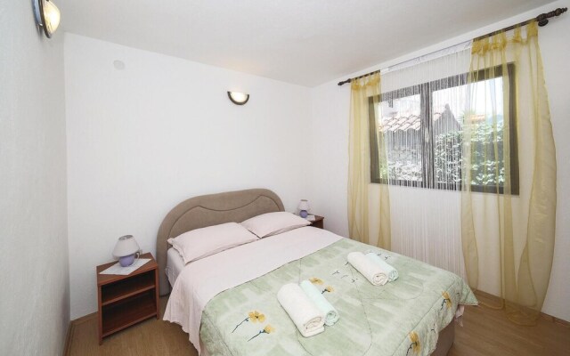 Nice Home in Slatine With Wifi and 5 Bedrooms