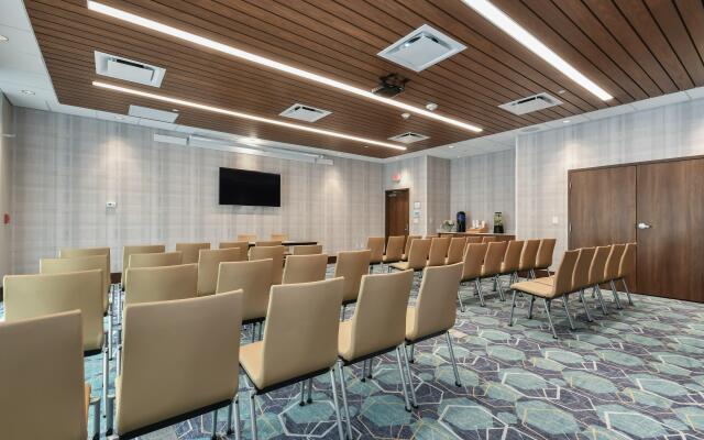 Holiday Inn Express & Suites Charlotte - Ballantyne by IHG