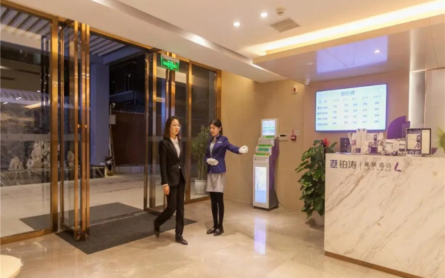 Lavande Hotels Wuhan Guanggu Yangjiawan Metro Station