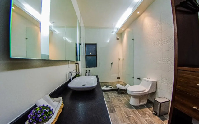 Luxury 4BR Villa with Pool