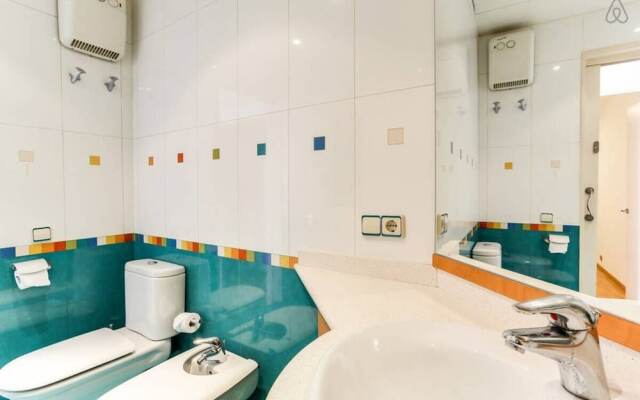 Luminous 2 Bedroom Next to Sagrada Familia