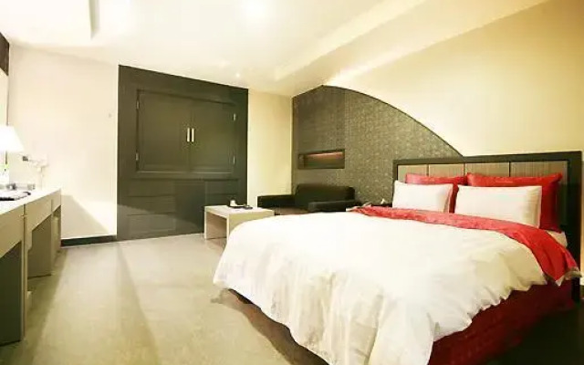 Hotel River