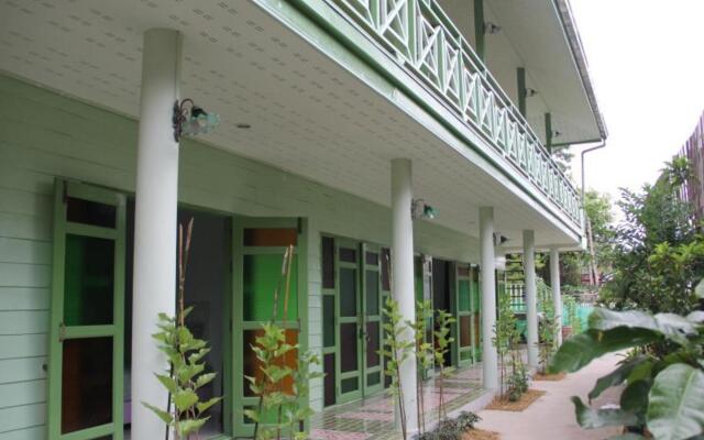 Baanrak Amphawa Homestay