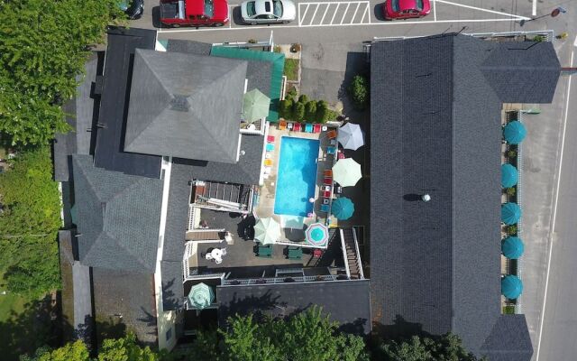 Beach Motel & Suites