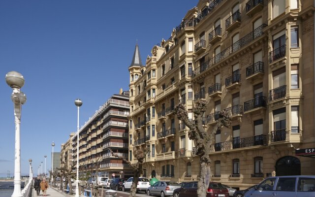 Zurriola Beach 2 Apartment by FeelFree Rentals