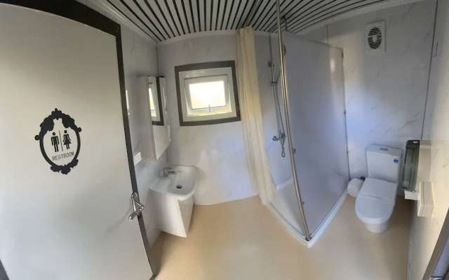 1770 Holiday Village