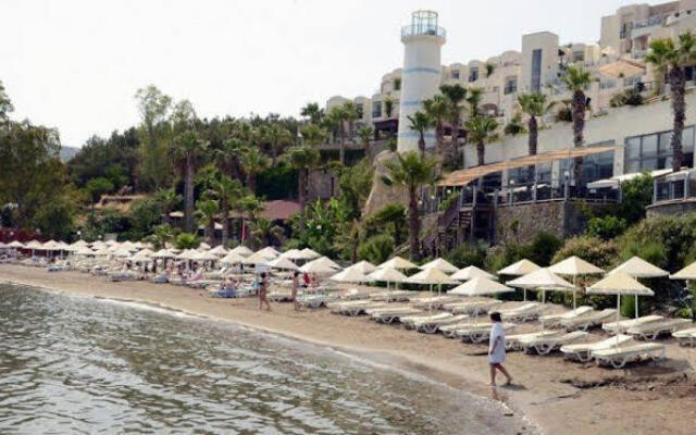 Lighthouse Beach Hotel