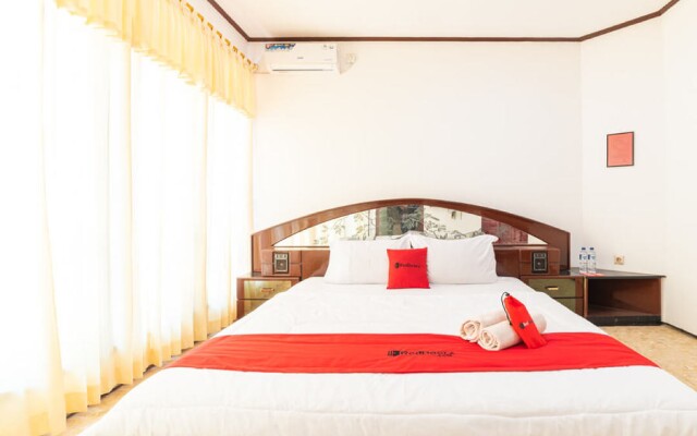 RedDoorz Syariah near Balai Kota Batu