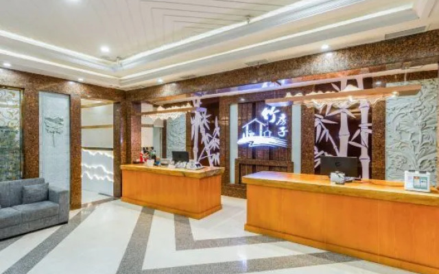 Zhufangzi Cinema Hotel (Anyue Beimenkou)