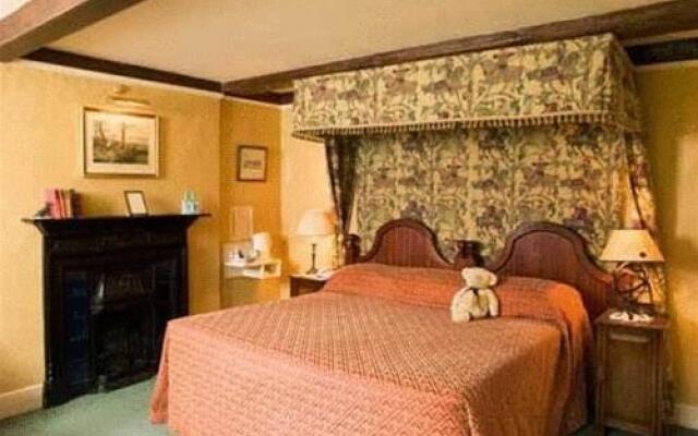 Ravenwood Hall Hotel