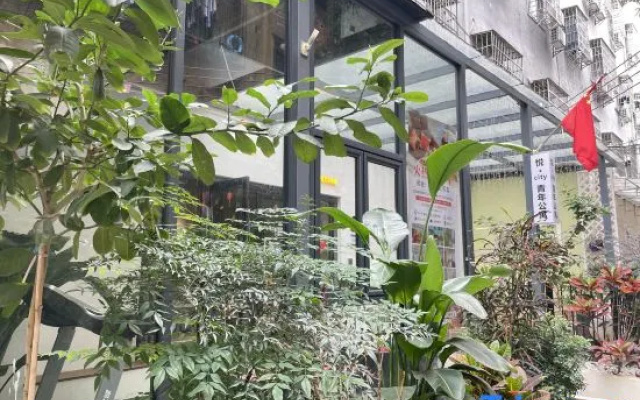 Yuexiangjia Youth Apartment（Thirteen Rows Clothing Wholesale Market Yide Road Subway Station）