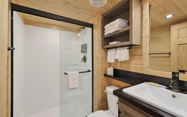 Luxury Tiny Home King Room