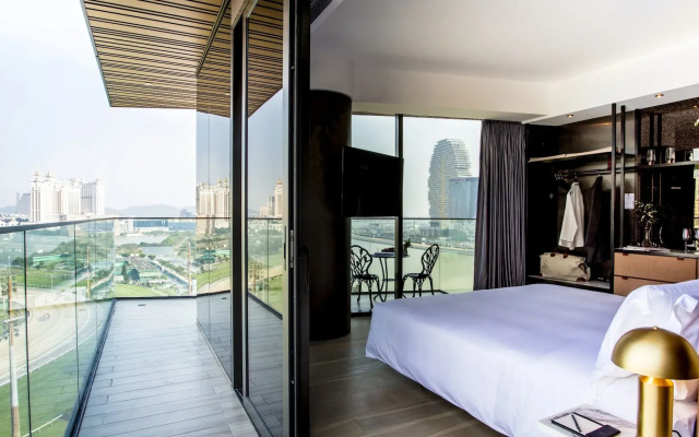 YOHO Hollywood Roosevelt Hotel