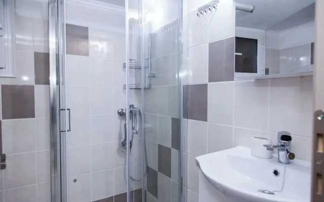 Cozy apt near Stavros Niarchos Park