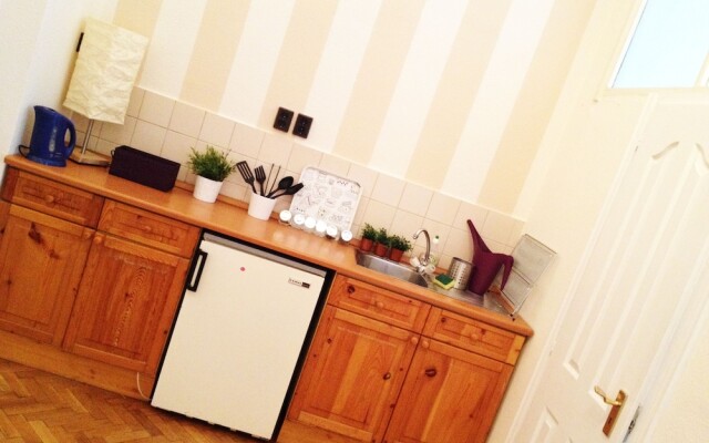 Hi5 Apartments - Parliament