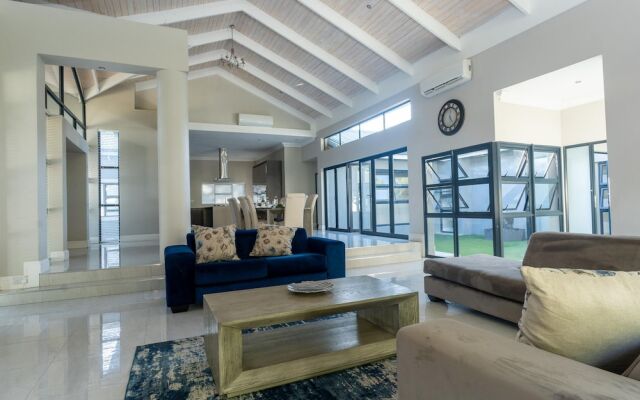 Upmarket 4 bed Chisipite House 2193