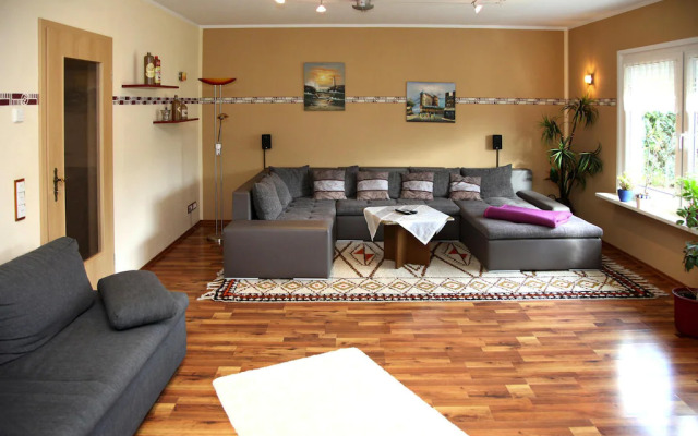 House Seagull, Mirow