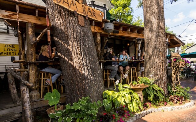 Woodstock Inn Station & Brewery