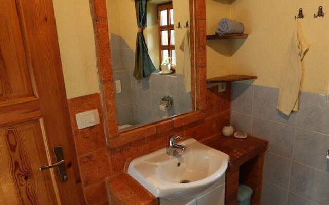 Vineyard cottage Med vinogradi