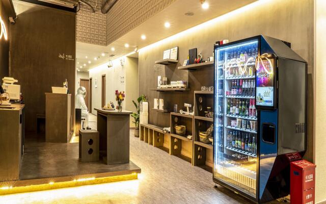 Puzzle Hotel Guangzhou Fenghuang New Village Subway Station