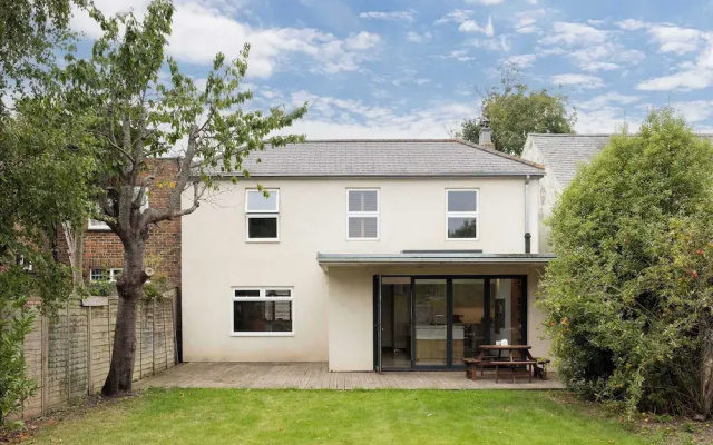 Spacious 4-bed Near City Sea
