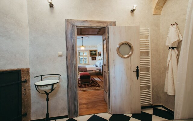 Divná Pani Luxury Gallery Rooms